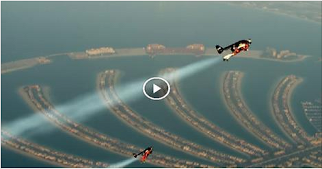 2 men are flying with the jetpack on Dubai... Pure Adrenaline!