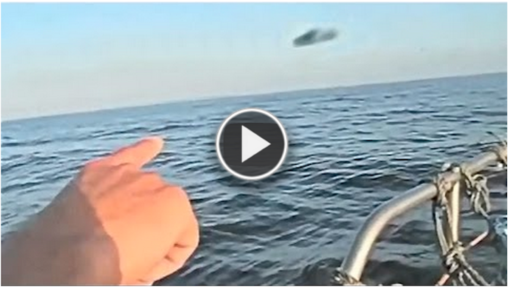 Fishermen in Spain resume two ufo crashing into the sea!! [Video]
